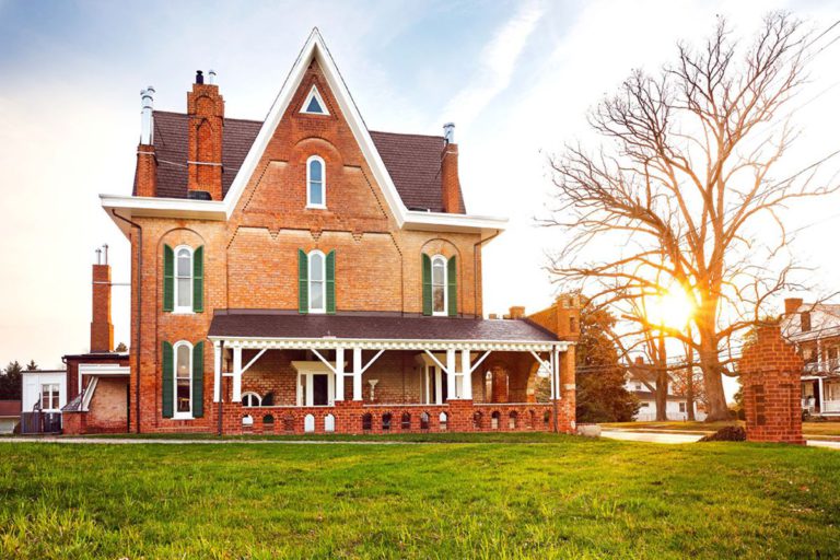 Exterior photo of the Körner's Folly House in Kernersville, North Carolina