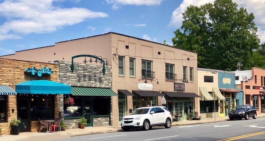 Reynolda Mile shopping area