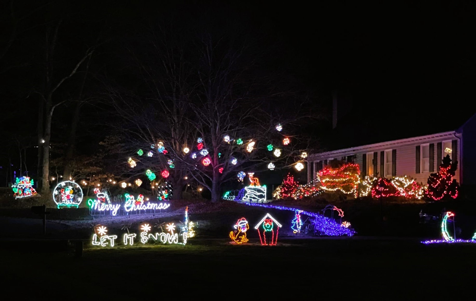 Shallowford Lakes Christmas lights