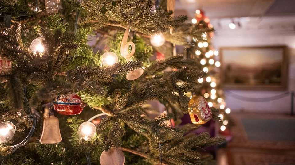 Caroling Fridays at Reynolda Photo