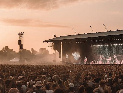 𝐁𝐥𝐮𝐞 𝐌𝐨𝐧𝐝𝐚𝐲 + 𝐋𝐞𝐯𝐞𝐥 𝐗 𝐋𝐈𝐕𝐄 Photo