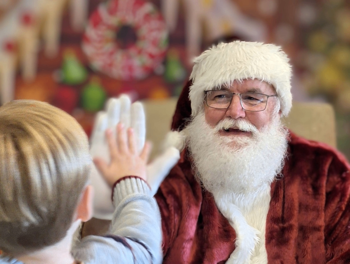 Brunch with Santa at Another Broken Egg Cafe Photo