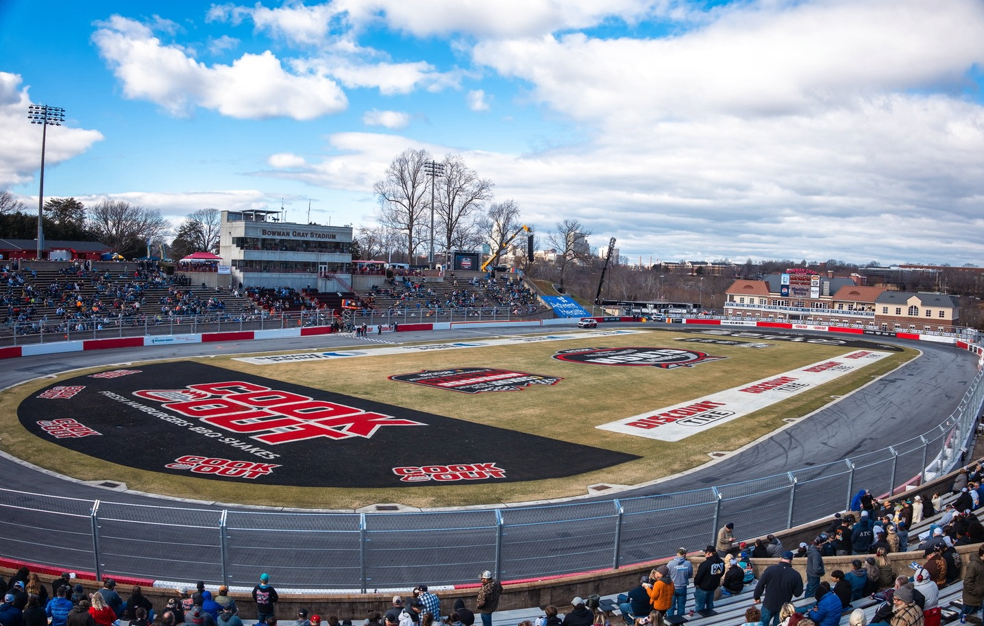 CLASH FAN TRACK WALK Photo