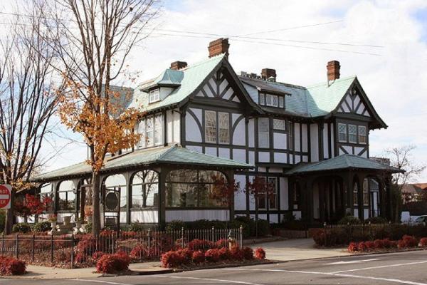 AAA Discount- Summit Street Inns|The Shaffner Inn Photo