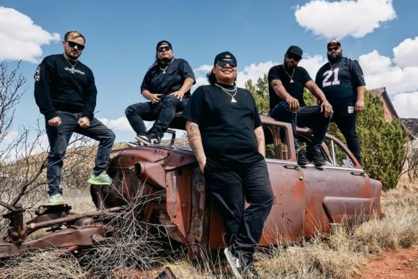 Giovannie & The Hired Guns Photo
