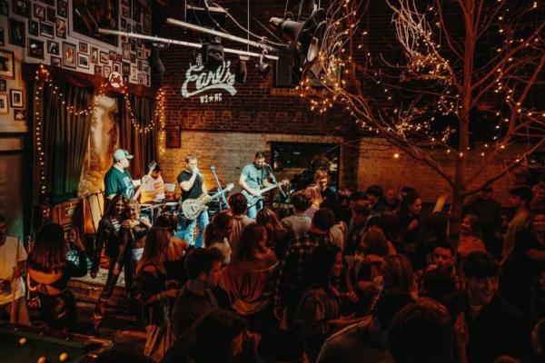 Carolina Ambush returns to Earl's Photo