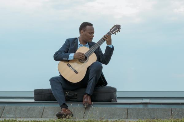Raphaël Feuillâtre, guitar: "Latin Passions" Photo 3