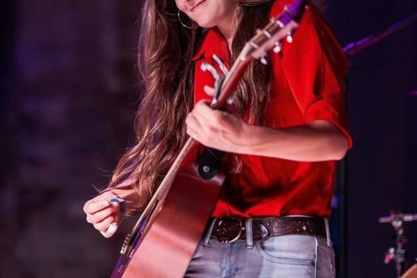 Patio Music: Allyn Raney Photo