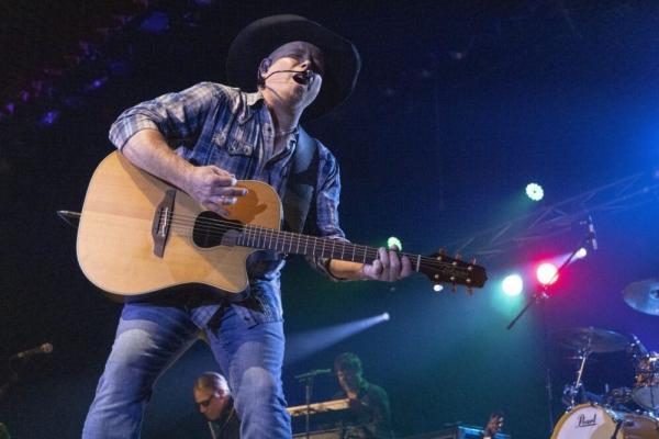 The Ultimate Tribute to Garth Brooks featuring Shawn Gerhart Photo