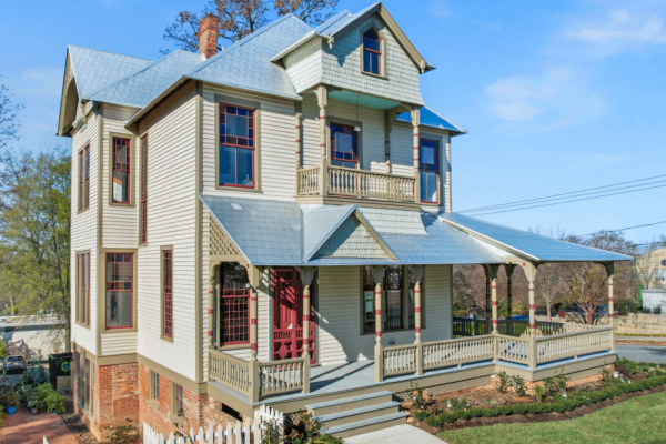 Historic West End Holidy Homes Tour Photo