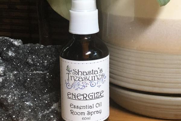 Make your own essential oil spray class with Shasta Photo
