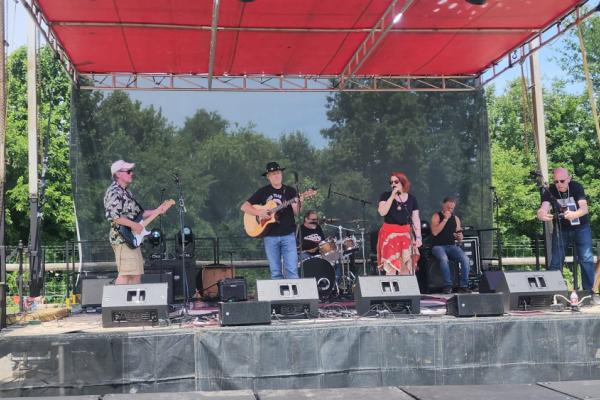 Sandy Ridge Band hosts Open Mic at Social Habit Photo