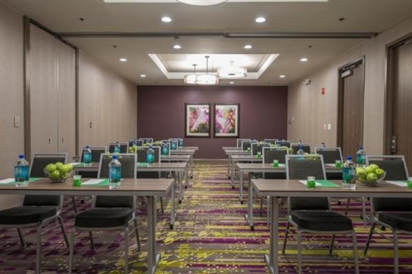 Square A & B accommodates up to 30 pp classroom style. Photo 4