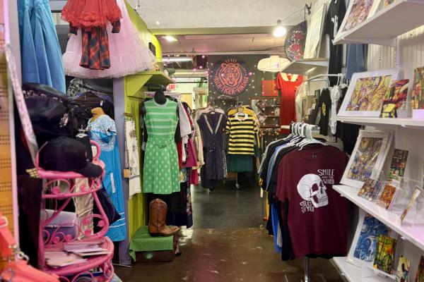 Design Archives Vintage and Handmade Emporium - 636 West 4th