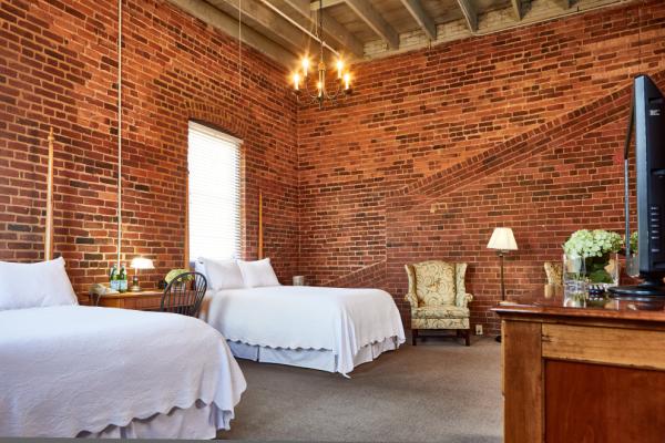 Guest Rooms at the Historic Brookstown Inn Photo 14