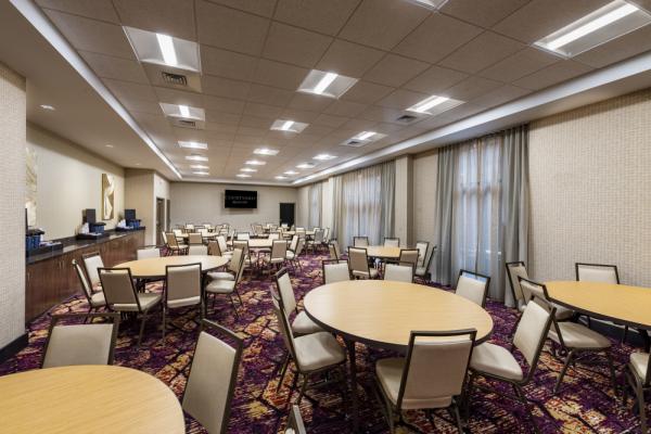 Over 1,800 square feet of meeting space that includes beautiful indoor and outdoor function areas for guests up to 150 persons, ideal for business meetings, formal events and intimate gatherings. Photo 5