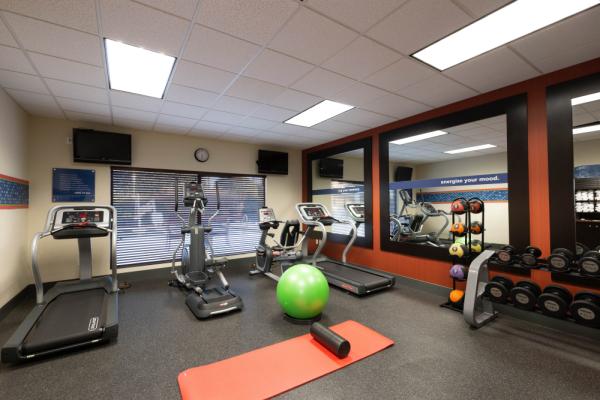 Hotel Fitness Center Photo 5