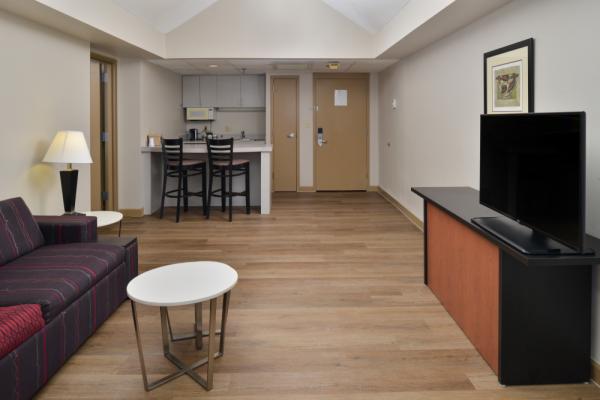 2 Queen Suite 2 Photo 2