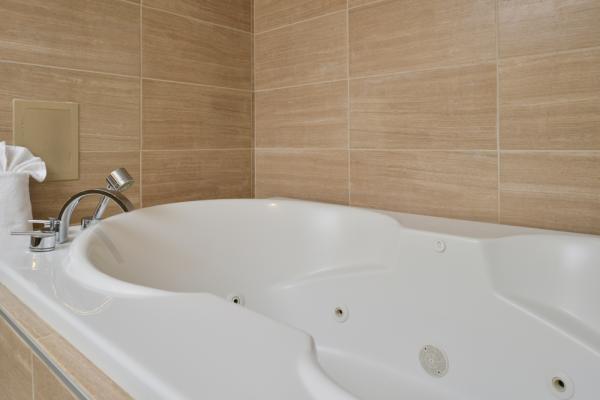 King Suite 3 Photo 11