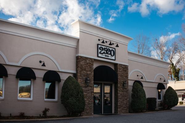 2520 Exterior Photo 2