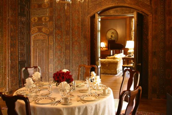 Enjoy a quiet meal within the walls of imported Persian panels. Photo 7