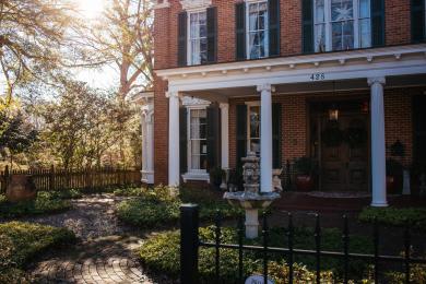 The courtyard of Mansion on Main, a short-term vacation rental and bed-and-breakfast in the Old Salem Historic District.