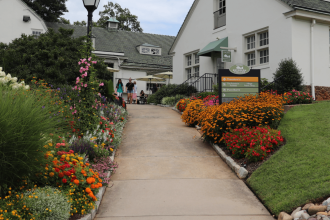 Reynolda Village Sidewalk Sale Photo
