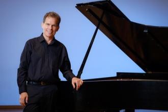 Peter Kairoff, piano Photo