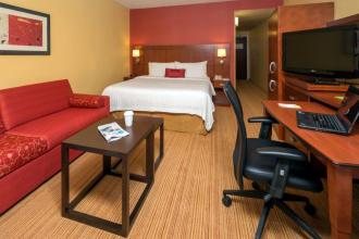 King Guestroom King bed with Sleeper Sofa. Complimentary Wifi. Two phones. Refrigerator. Work Desk. Photo 2