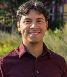 Headshot of Efrain Rivas